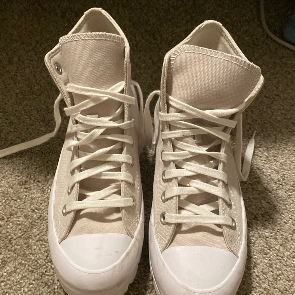 Tan converse
